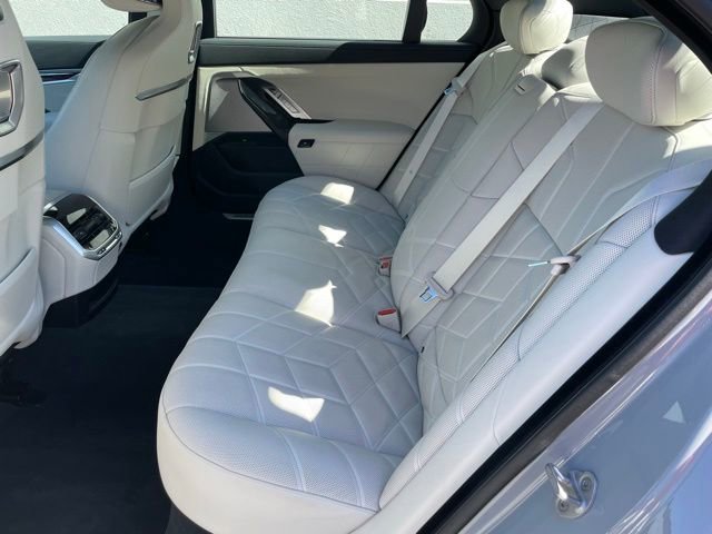 Used 2026 BMW 740i xDrive w/ Premium Package AWD/4WD image 7