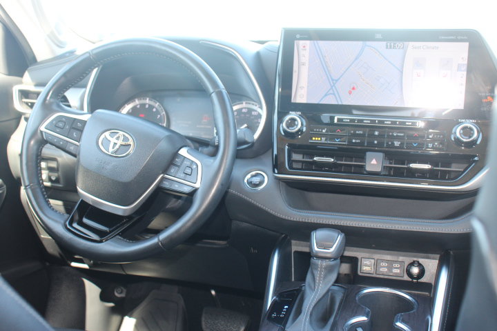 Used 2022 Toyota Highlander Platinum AWD/4WD image 26