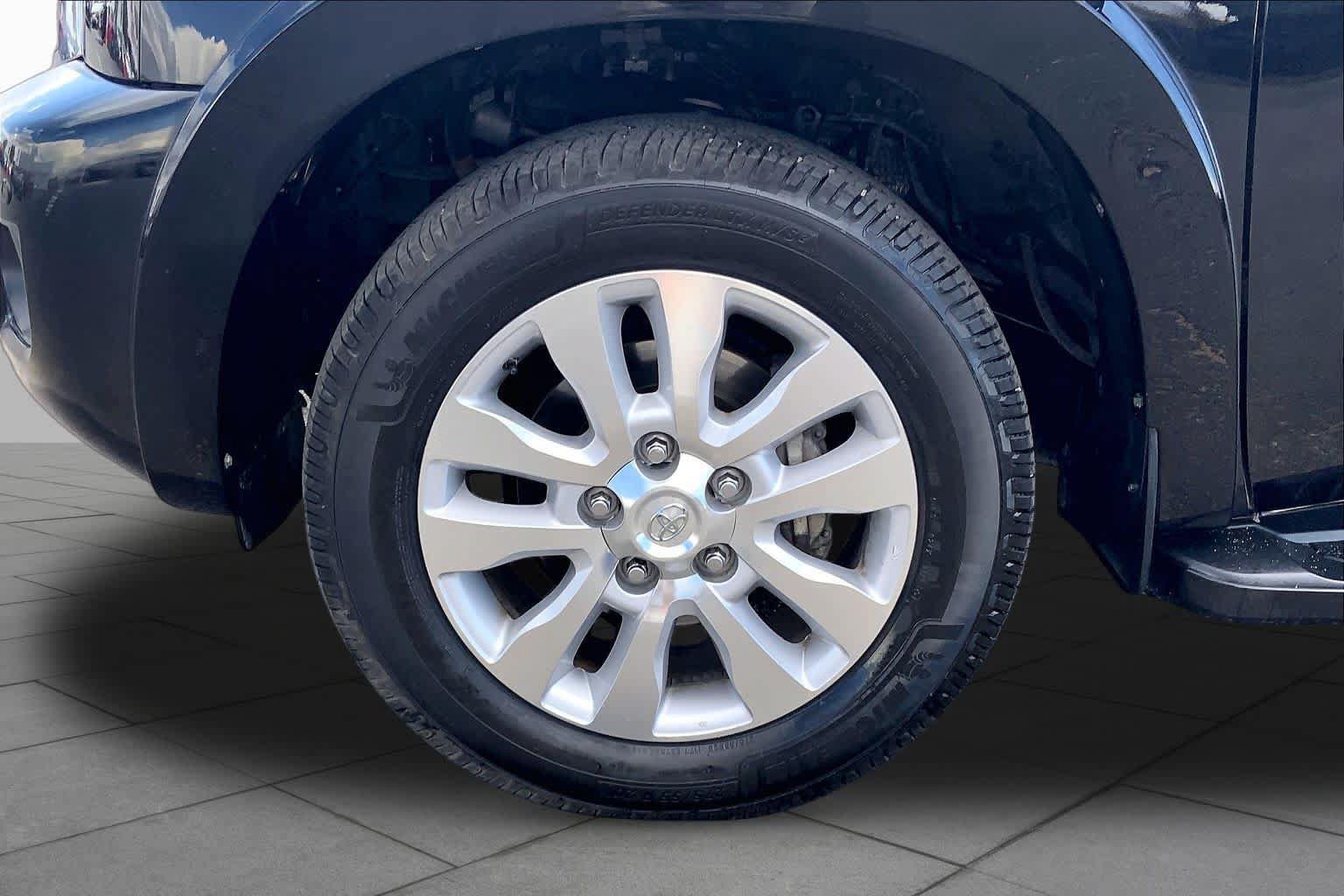 Used 2014 Toyota Sequoia Platinum AWD/4WD image 11