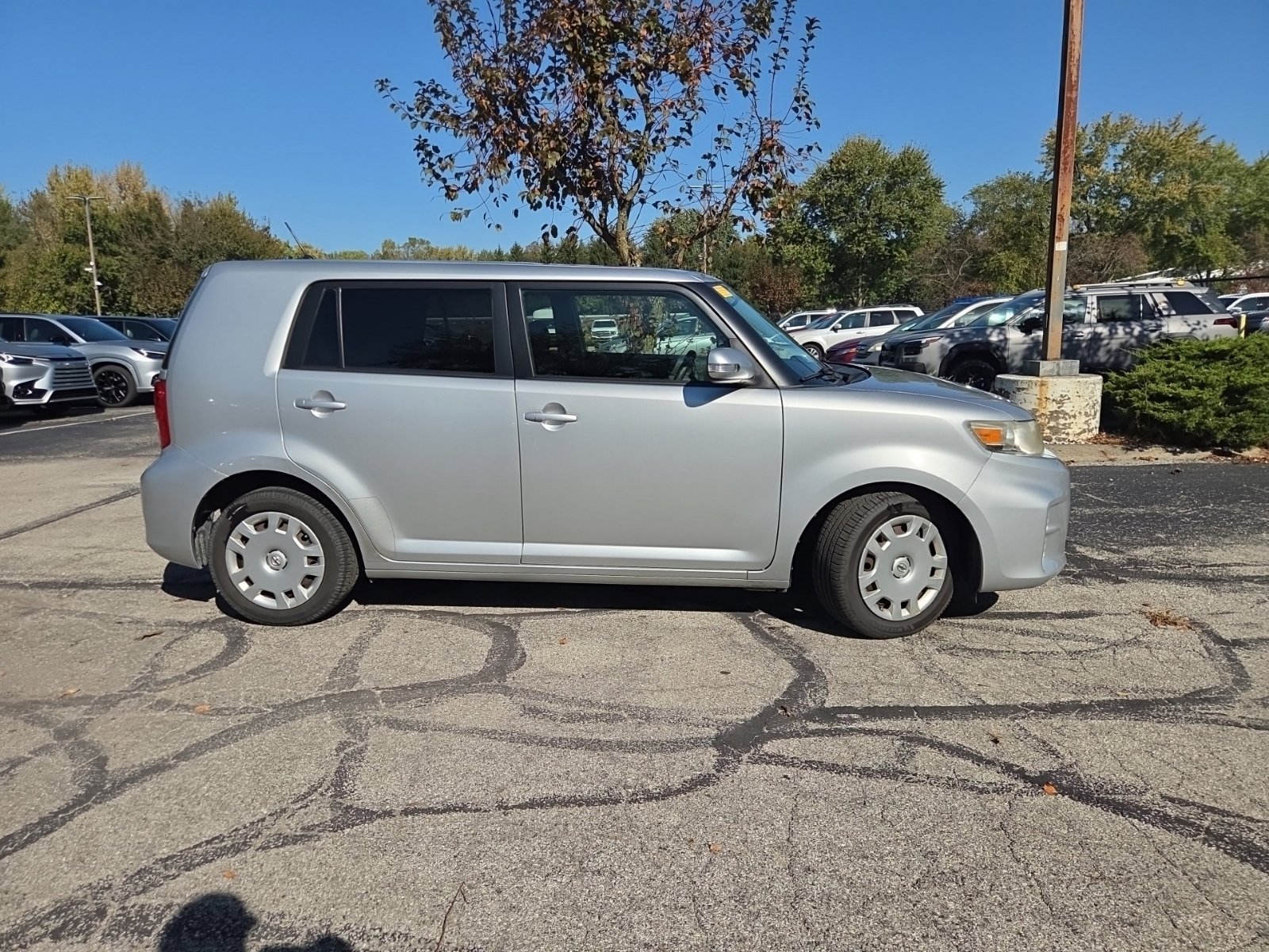 Used 2015 Scion xB FWD image 2