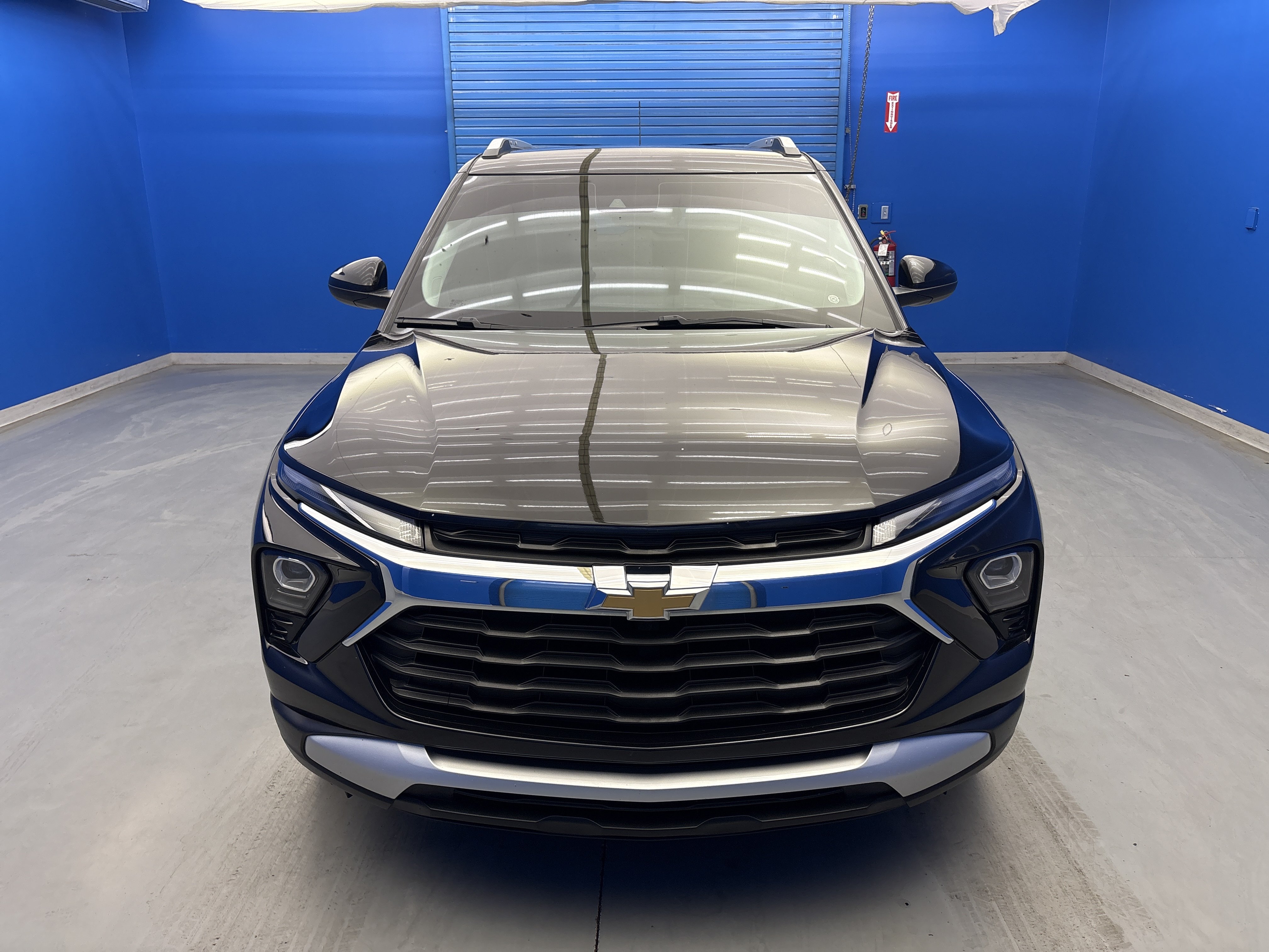 Used 2025 Chevrolet TrailBlazer LT w/ Convenience Package FWD image 3