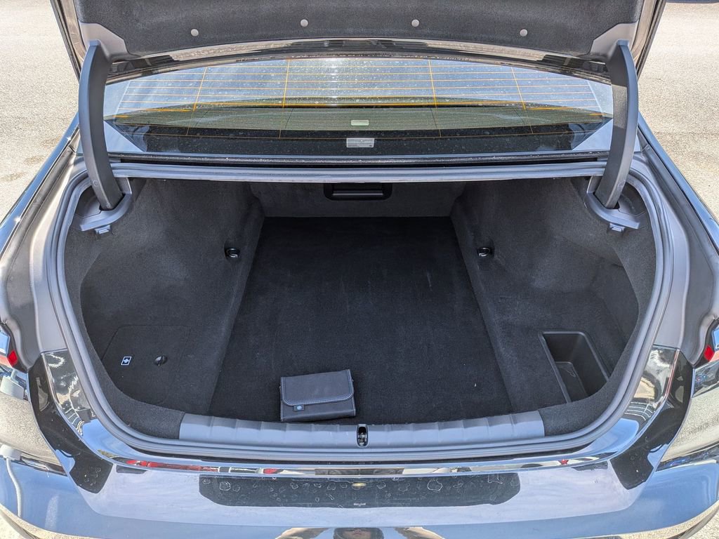 Used 2024 BMW 740i xDrive image 25