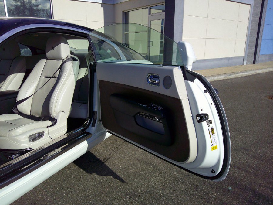 Used 2014 Rolls-Royce Wraith image 95