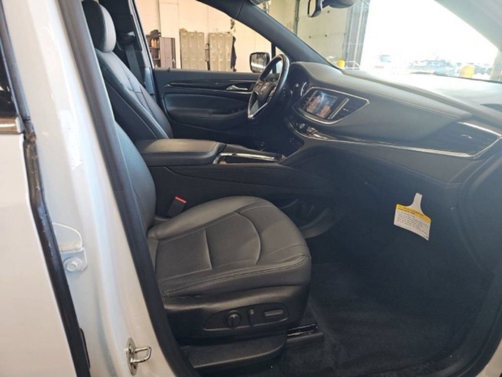 Used 2023 Buick Enclave Essence AWD/4WD image 10