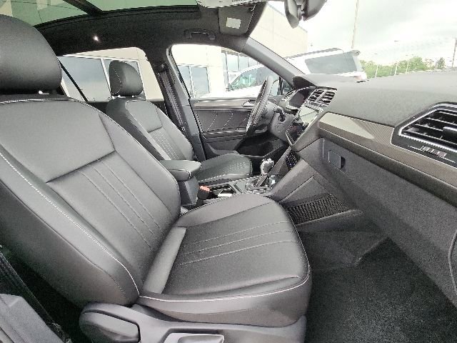 Used 2023 Volkswagen Tiguan SE R-Line FWD image 7