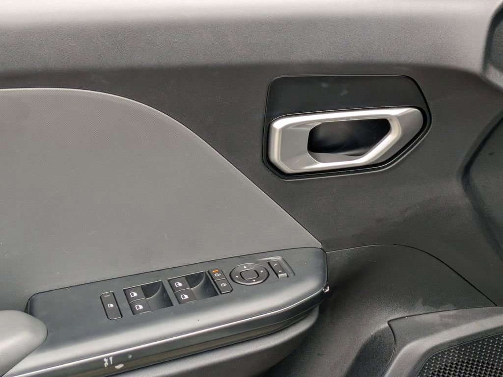 Used 2025 Kia K4 LXS image 13