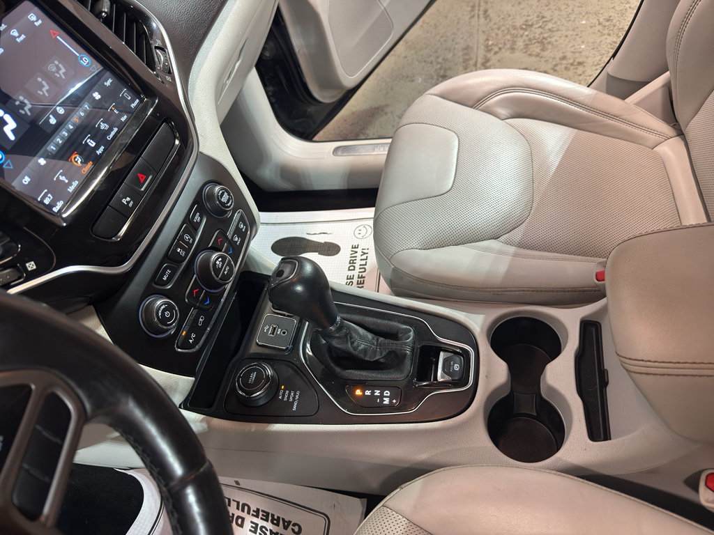 Used 2019 Jeep Cherokee Limited AWD/4WD image 20