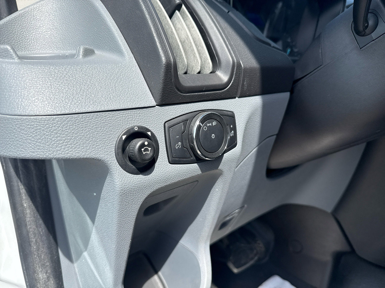 Used 2018 Ford Transit 250 148 Medium Roof w/ Interior Upgrade Package image 20