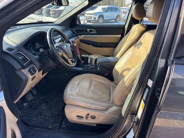 Used 2017 Ford Explorer XLT w/ Equipment Group 202A image 10