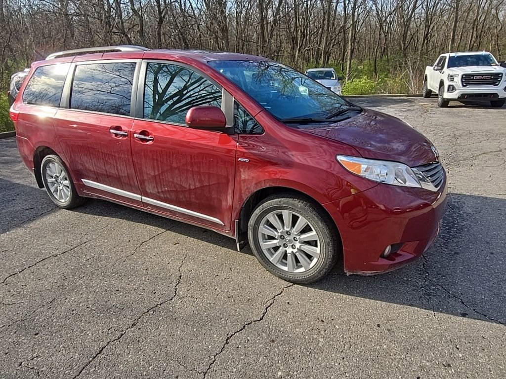 Used 2017 Toyota Sienna XLE image 10
