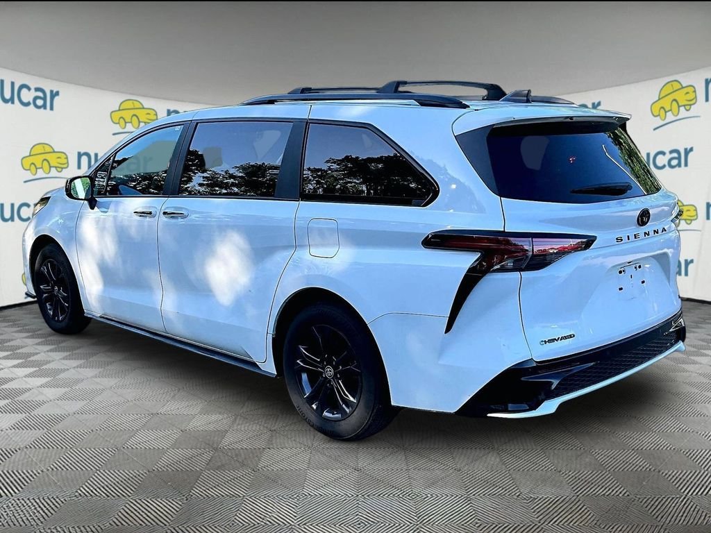 Used 2025 Toyota Sienna XSE w/ XSE Plus Package AWD/4WD image 5