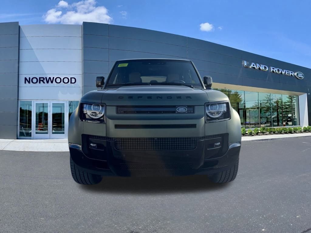 New 2026 Land Rover Defender 110 X-Dynamic SE image 2