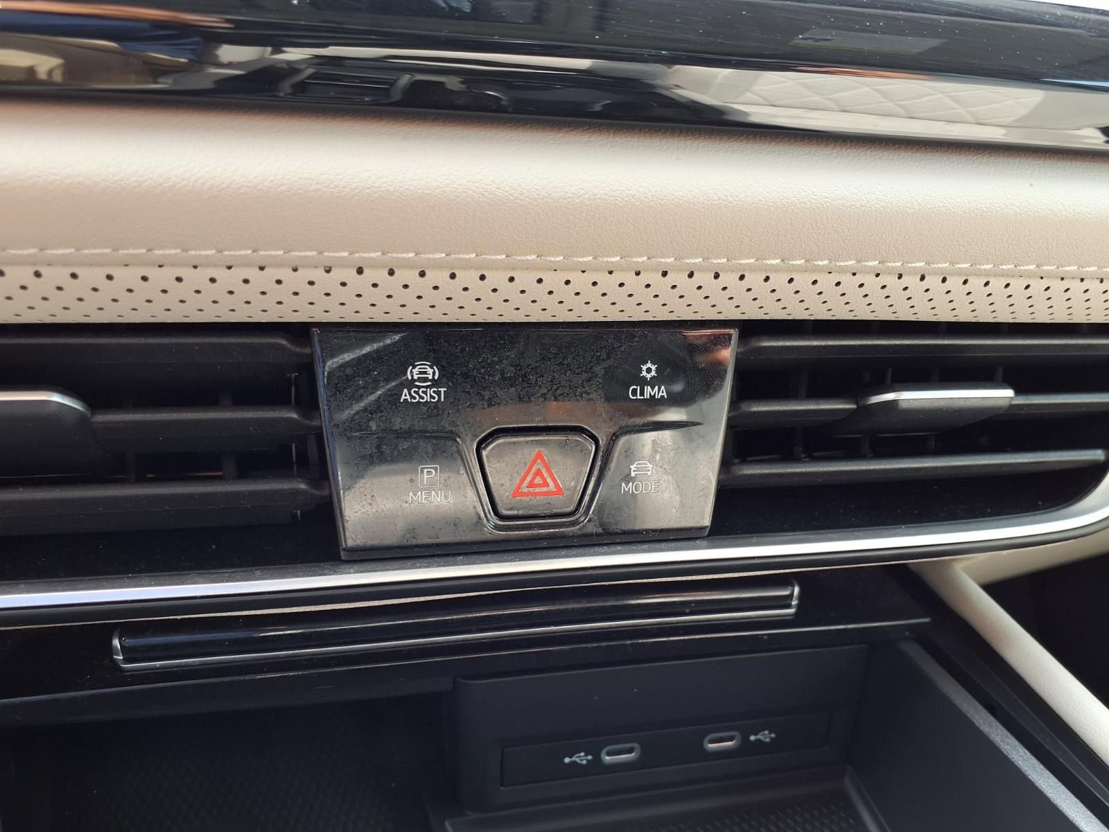 Used 2024 Volkswagen Atlas SEL Premium R-Line image 21