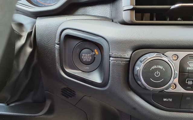 Used 2025 Jeep Wrangler Unlimited Sahara AWD/4WD image 28