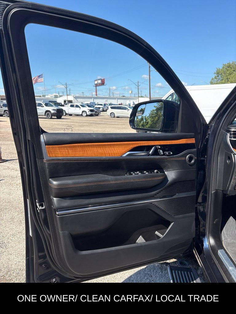 Used 2023 Jeep Grand Wagoneer Series III AWD/4WD image 9