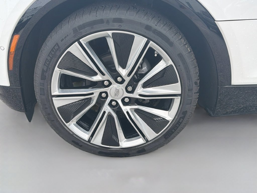 Certified 2025 Cadillac Lyriq Luxury w/ LPO, Floor Liner Package AWD/4WD image 32