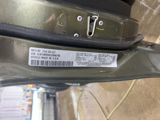 Used 2020 Jeep Cherokee Trailhawk w/ Cold Weather Group AWD/4WD image 32