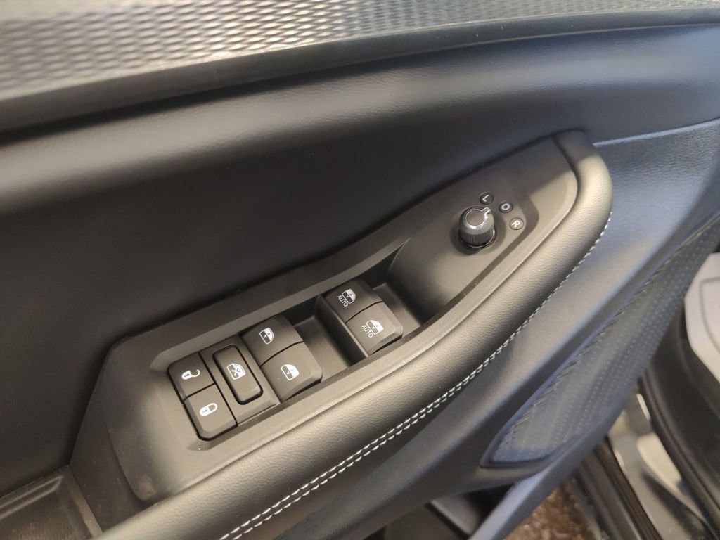 New 2025 Jeep Grand Cherokee Altitude image 19