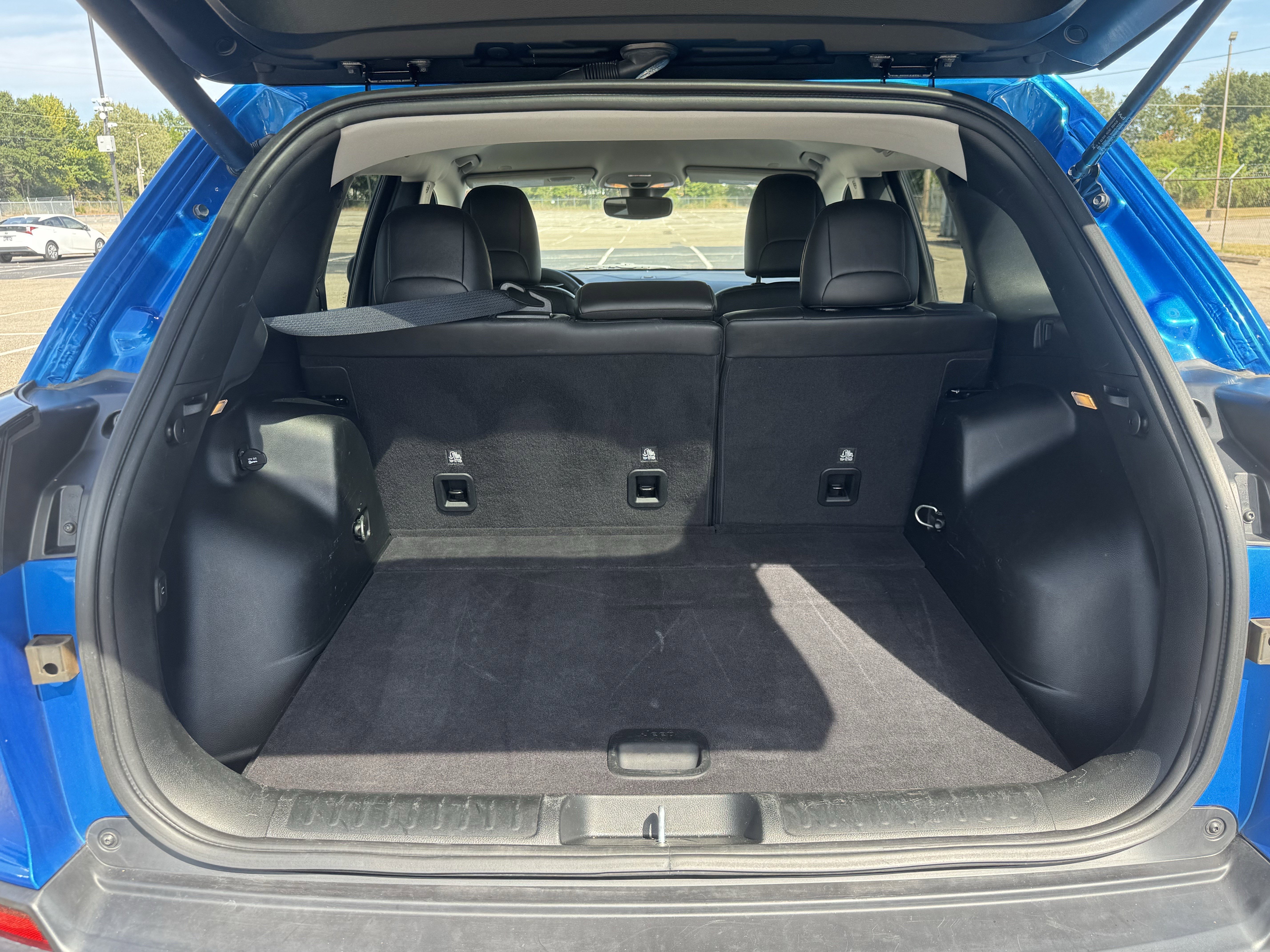 Used 2023 Jeep Cherokee Altitude Lux image 8