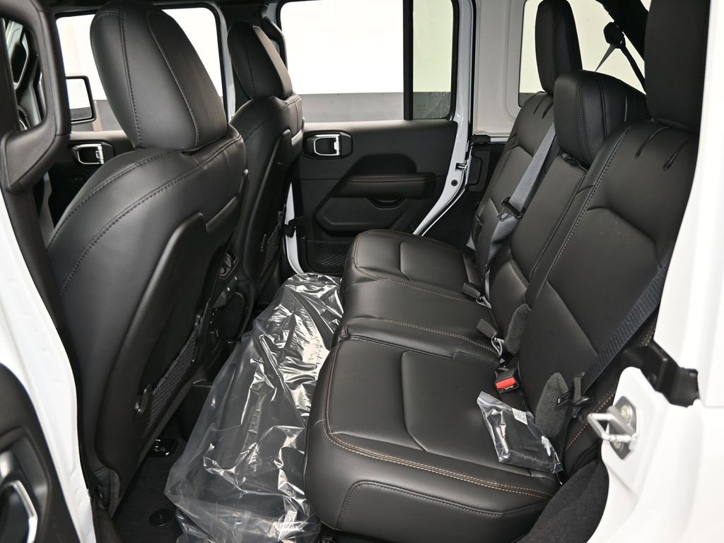 Used 2025 Jeep Wrangler Unlimited Sahara AWD/4WD image 29