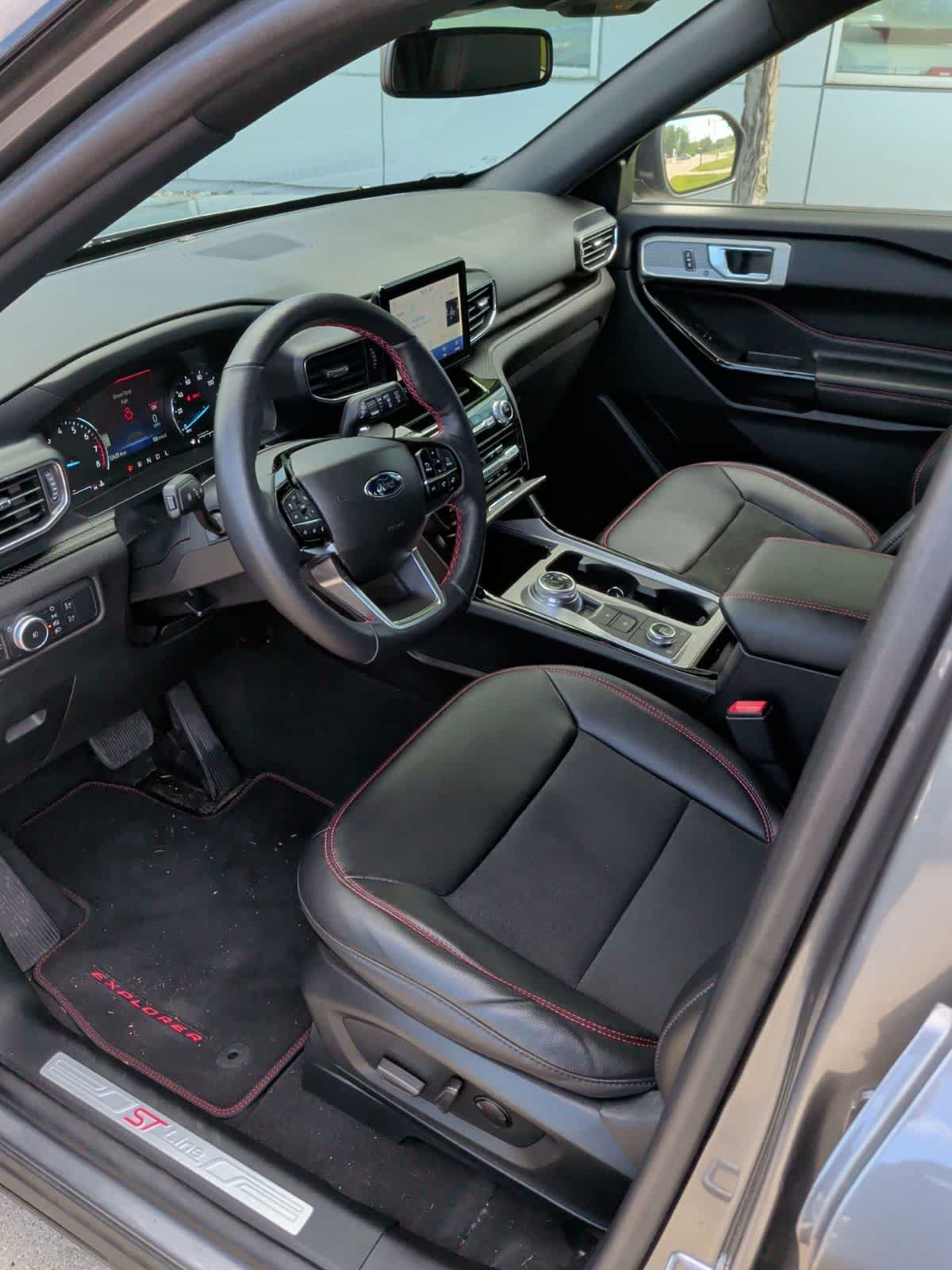 Used 2022 Ford Explorer ST-Line AWD/4WD image 2
