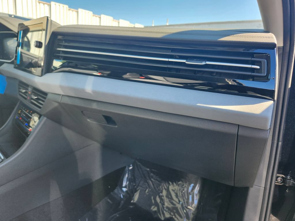New 2027 Volkswagen Jetta SE FWD image 13