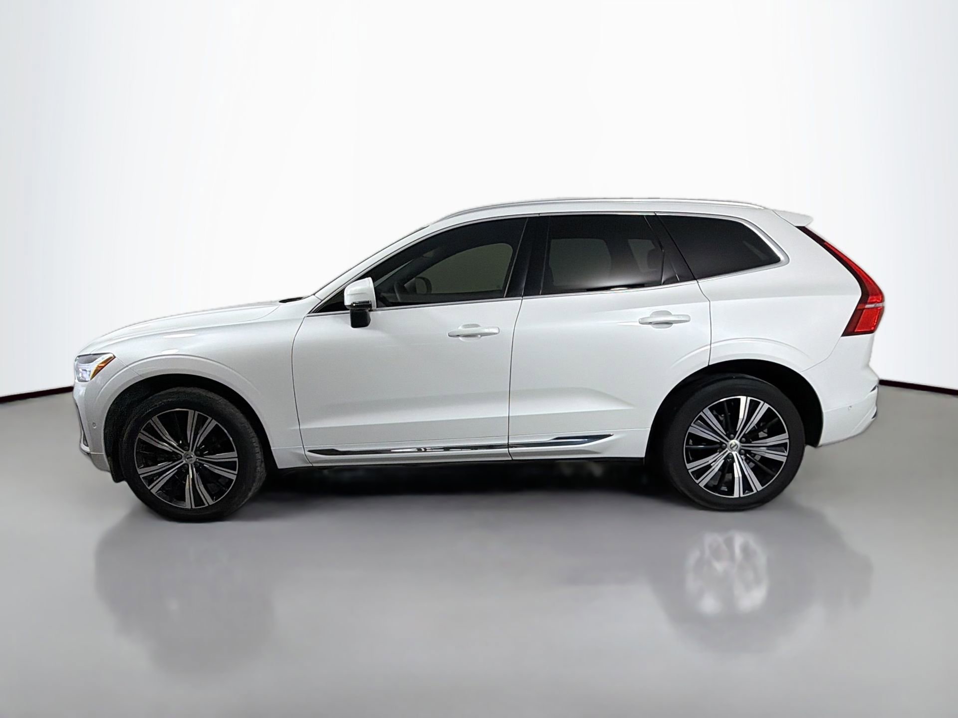 Certified 2023 Volvo XC60 B5 Ultimate w/ Climate Package FWD image 9