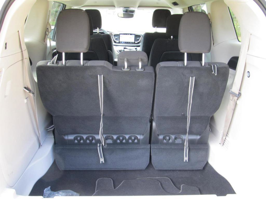 Used 2023 Chrysler Voyager LX image 34