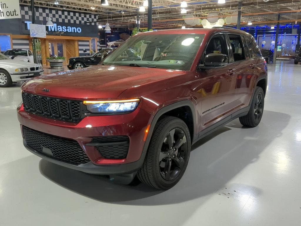 Used 2022 Jeep Grand Cherokee Altitude AWD/4WD image 1