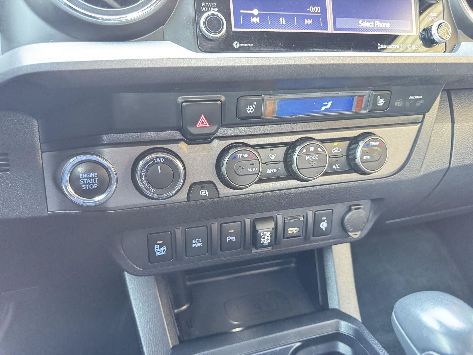 Used 2020 Toyota Tacoma TRD Off-Road w/ Technology Package AWD/4WD image 19