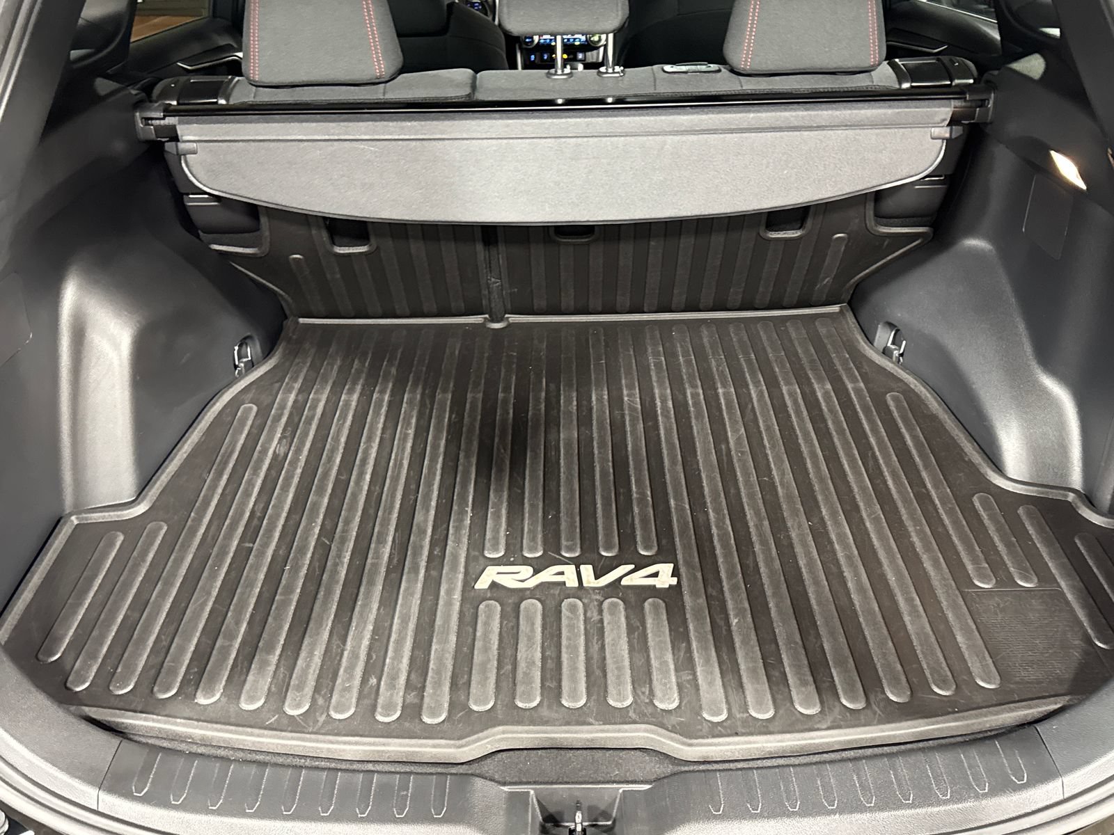 Used 2021 Toyota RAV4 SE w/ Weather & Moonroof Package AWD/4WD image 29