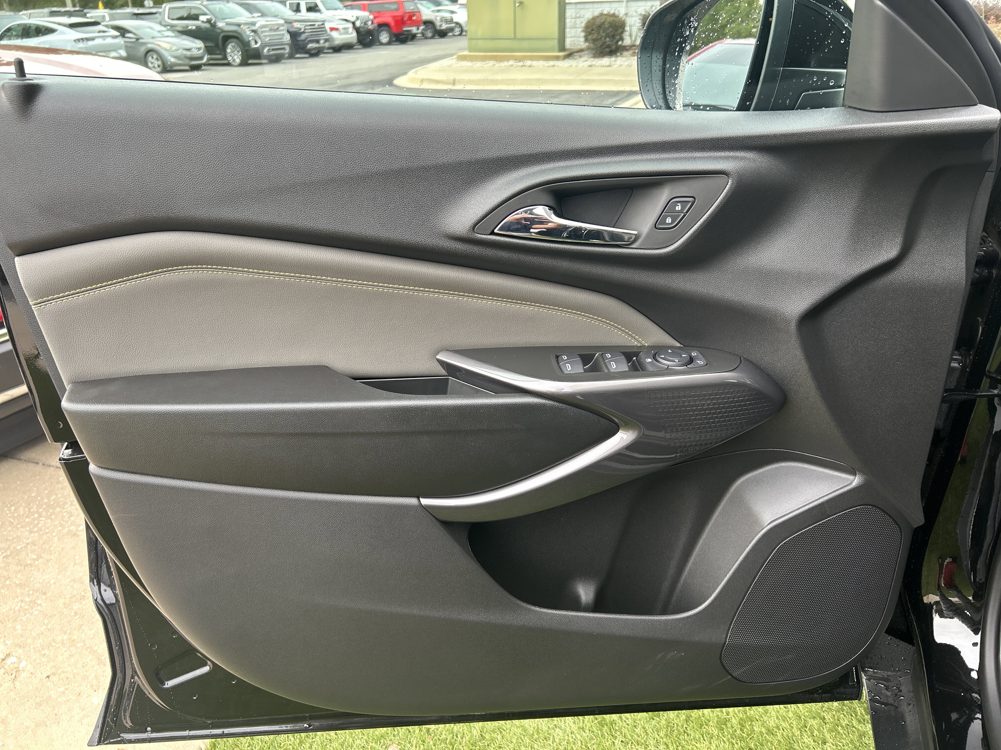 New 2025 Chevrolet Trax ACTIV w/ Sunroof Package image 34