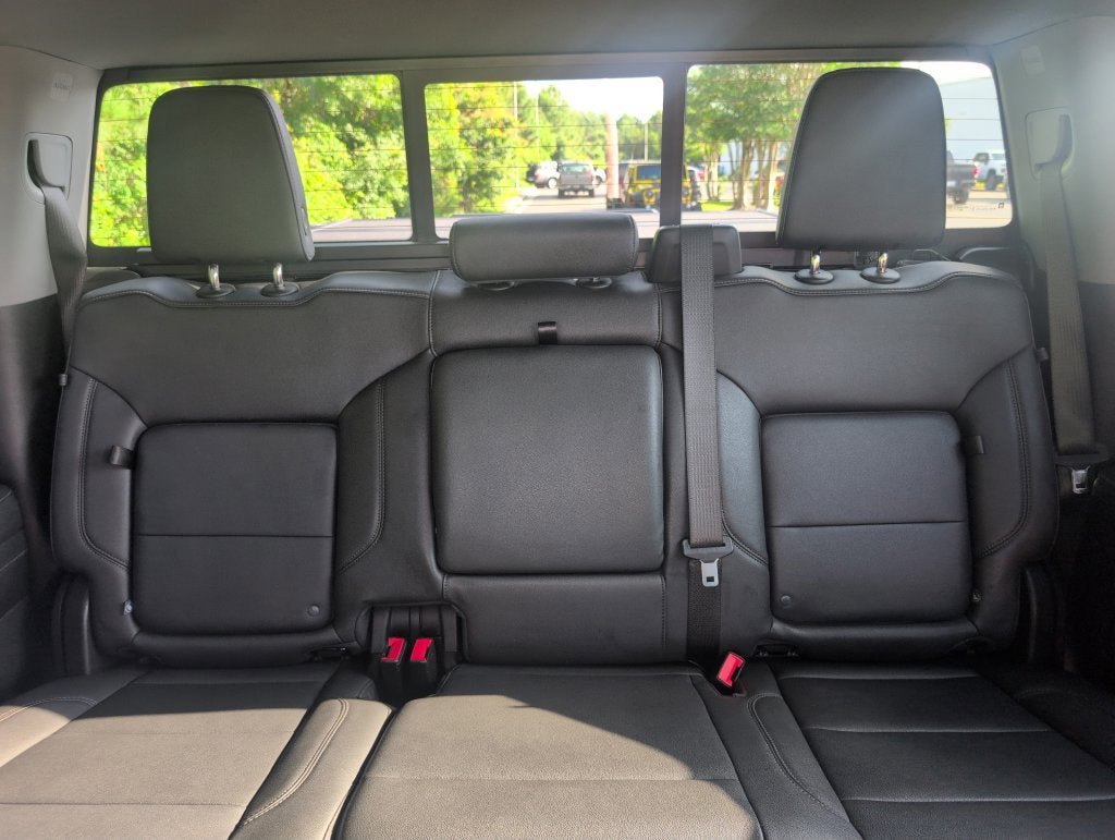 Used 2025 Chevrolet Silverado 1500 LT Trail Boss w/ LT Trail Boss Premium Package AWD/4WD image 33