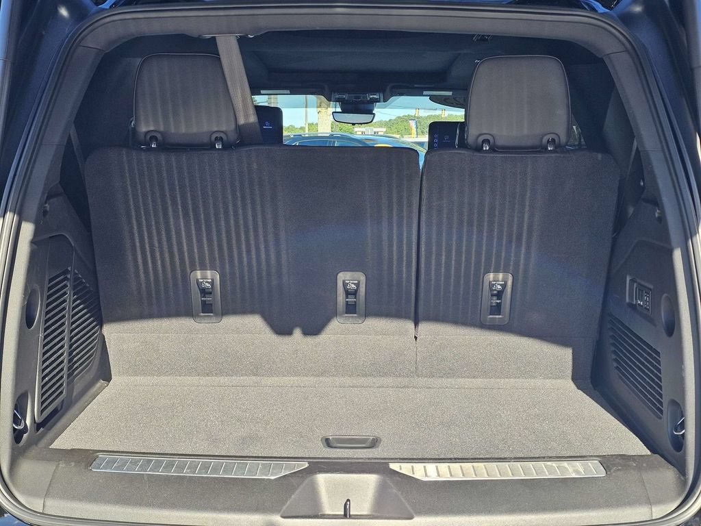 Used 2025 Chevrolet Tahoe Premier RWD image 13