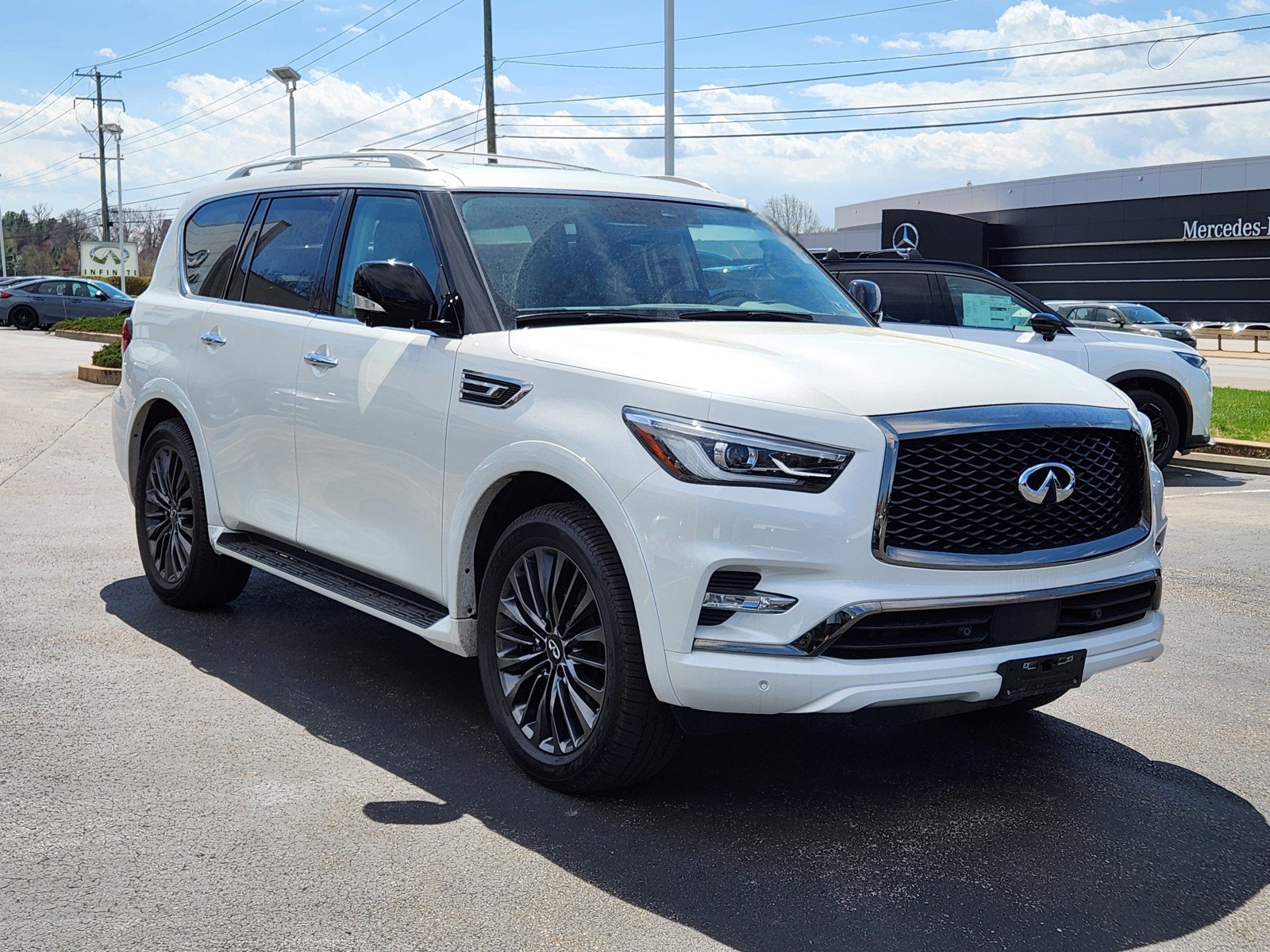 Certified 2024 INFINITI QX80 Premium Select w/ Cargo Package image 2