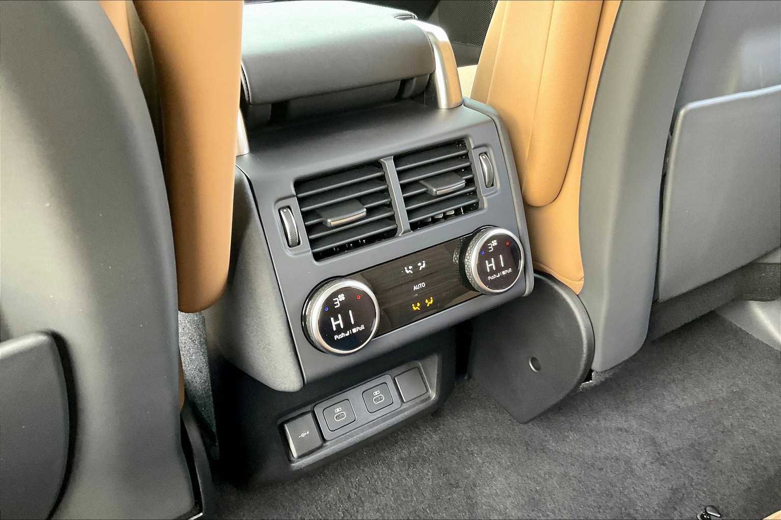 New 2025 Land Rover Discovery Metropolitan Edition image 16