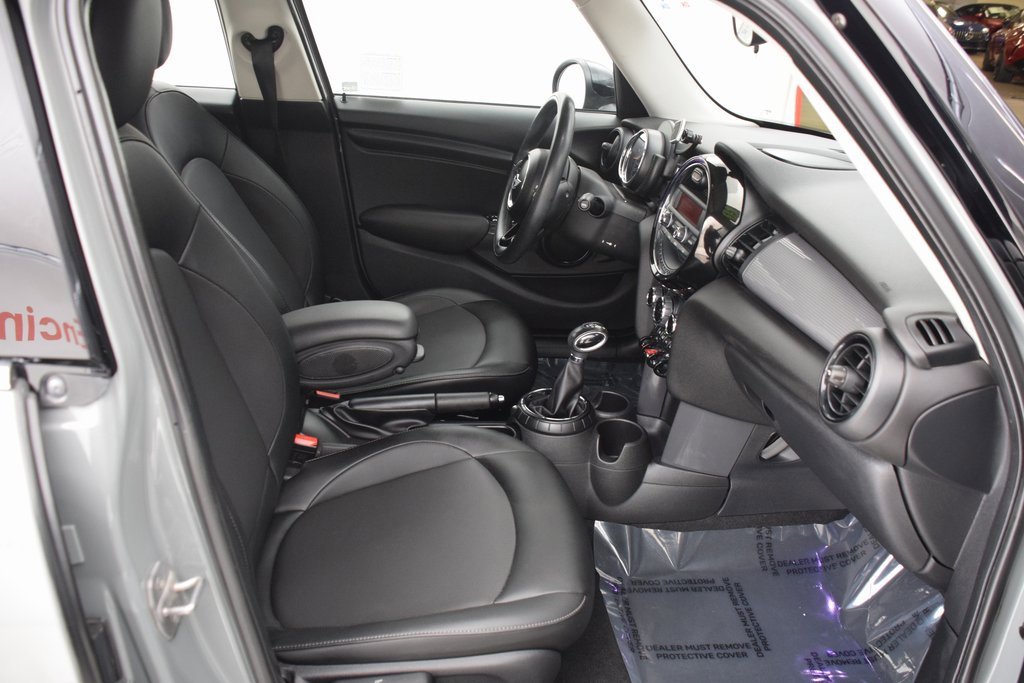 Used 2015 MINI Cooper 4-Door Hardtop image 16