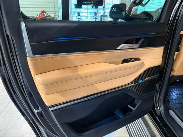 Certified 2025 Jeep Grand Wagoneer L Series III w/ Rear Seat Video Group 1 AWD/4WD image 34