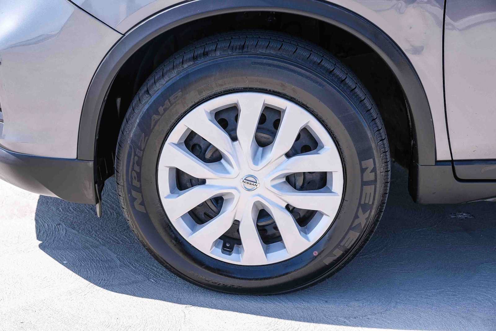 Used 2017 Nissan Rogue S AWD/4WD image 10