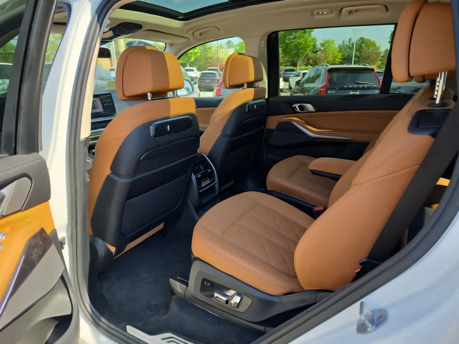 Used 2023 BMW X7 xDrive40i w/ Premium Package AWD/4WD image 28