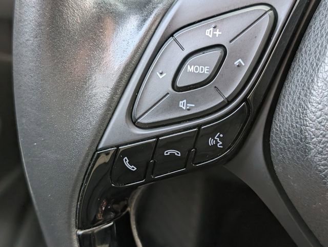 Used 2020 Toyota C-HR XLE FWD image 26