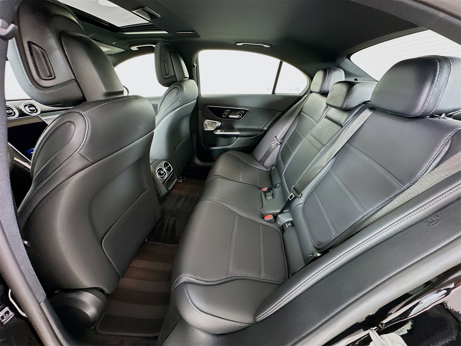 Used 2025 Mercedes-Benz C 300 4MATIC Sedan image 27