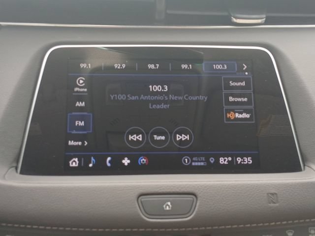 Used 2021 Cadillac XT4 Luxury w/ Cold Weather Package FWD image 8
