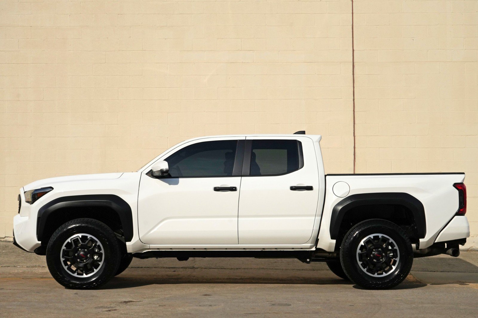 Used 2025 Toyota Tacoma TRD Off-Road w/ TRD Off Road Premium Package AWD/4WD image 9