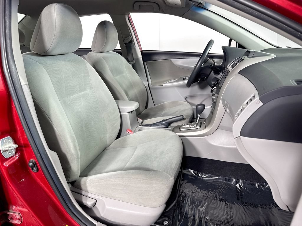 Used 2013 Toyota Corolla LE FWD image 26