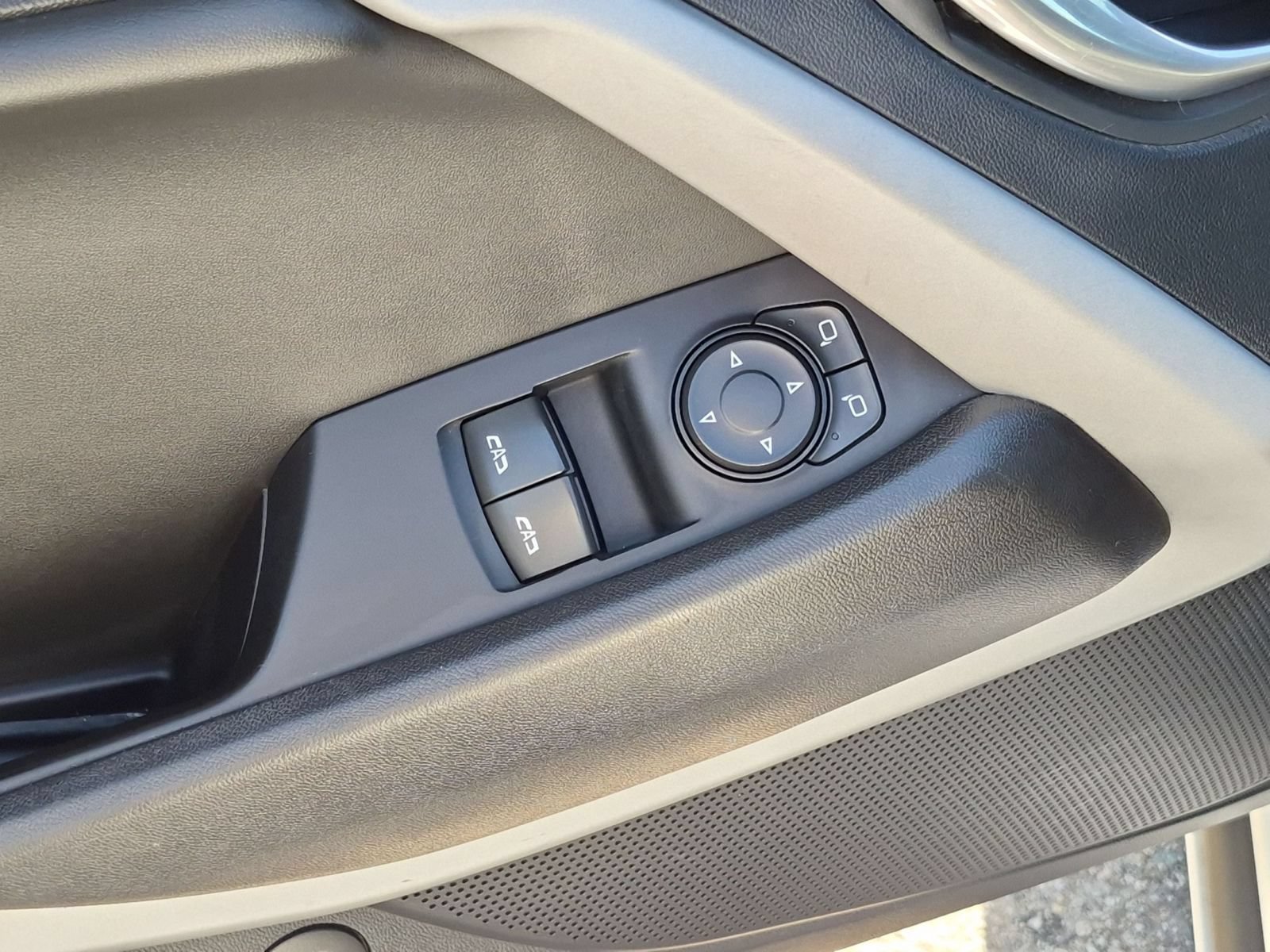 Used 2020 Chevrolet Camaro LT RWD image 11