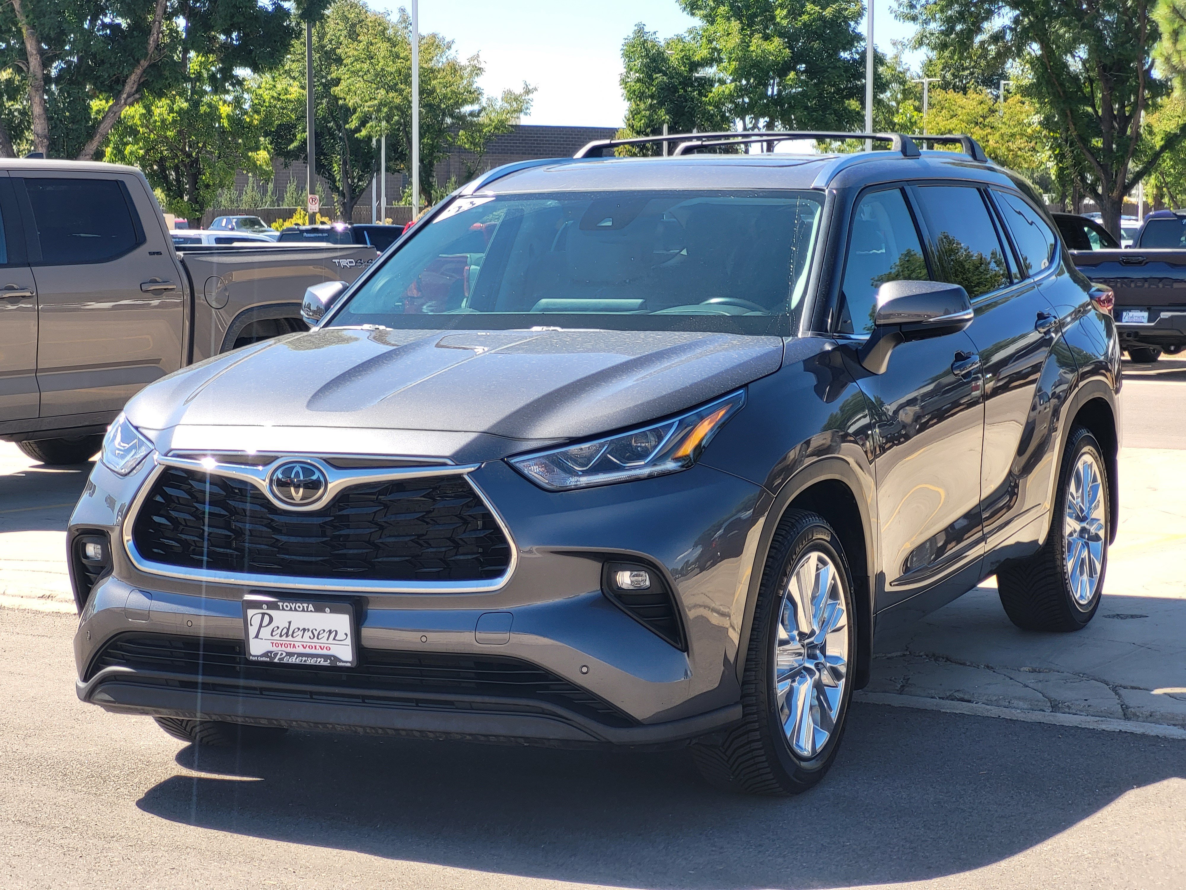 Used 2023 Toyota Highlander Limited AWD/4WD image 4