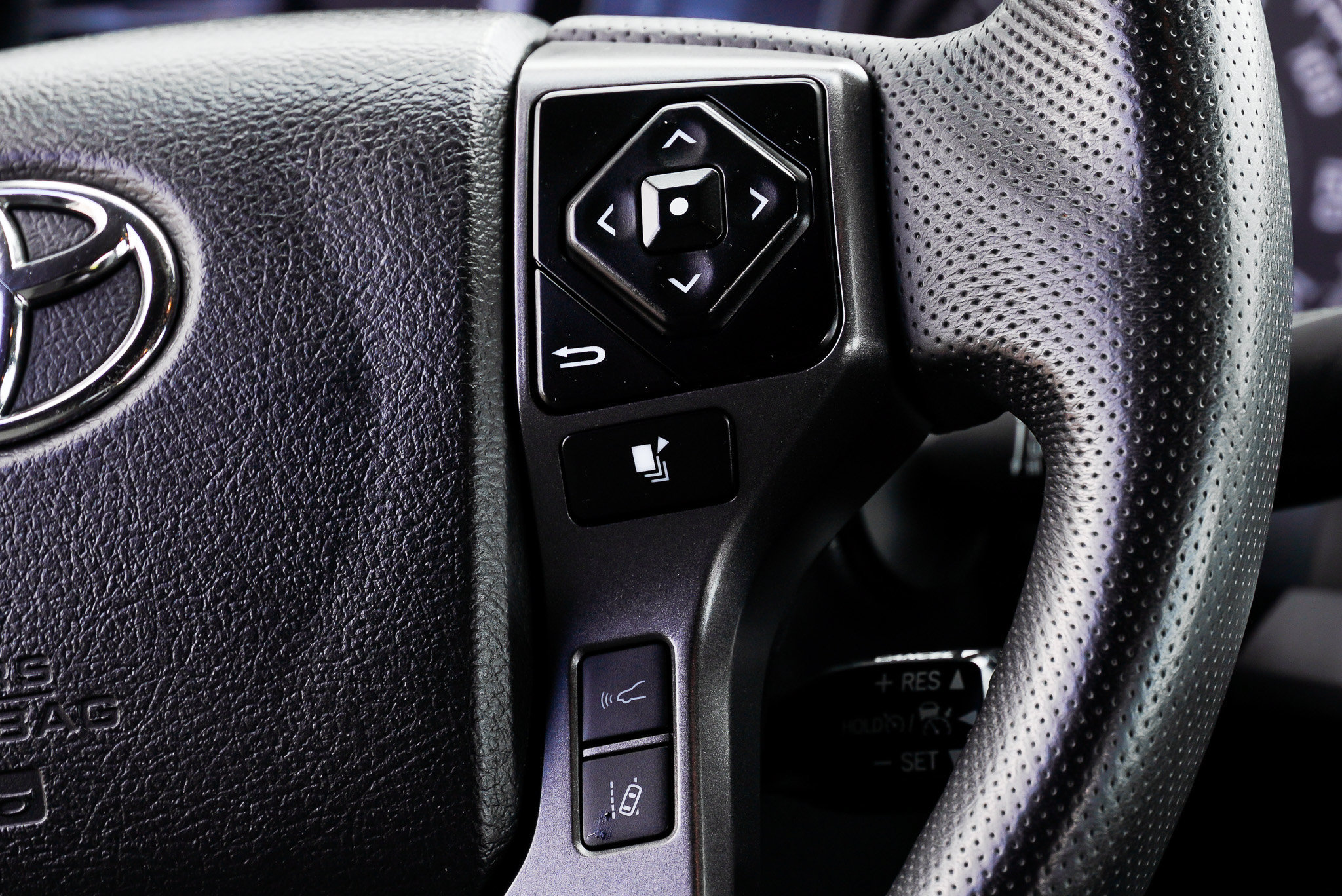 Certified 2022 Toyota Tacoma TRD Off-Road AWD/4WD image 31