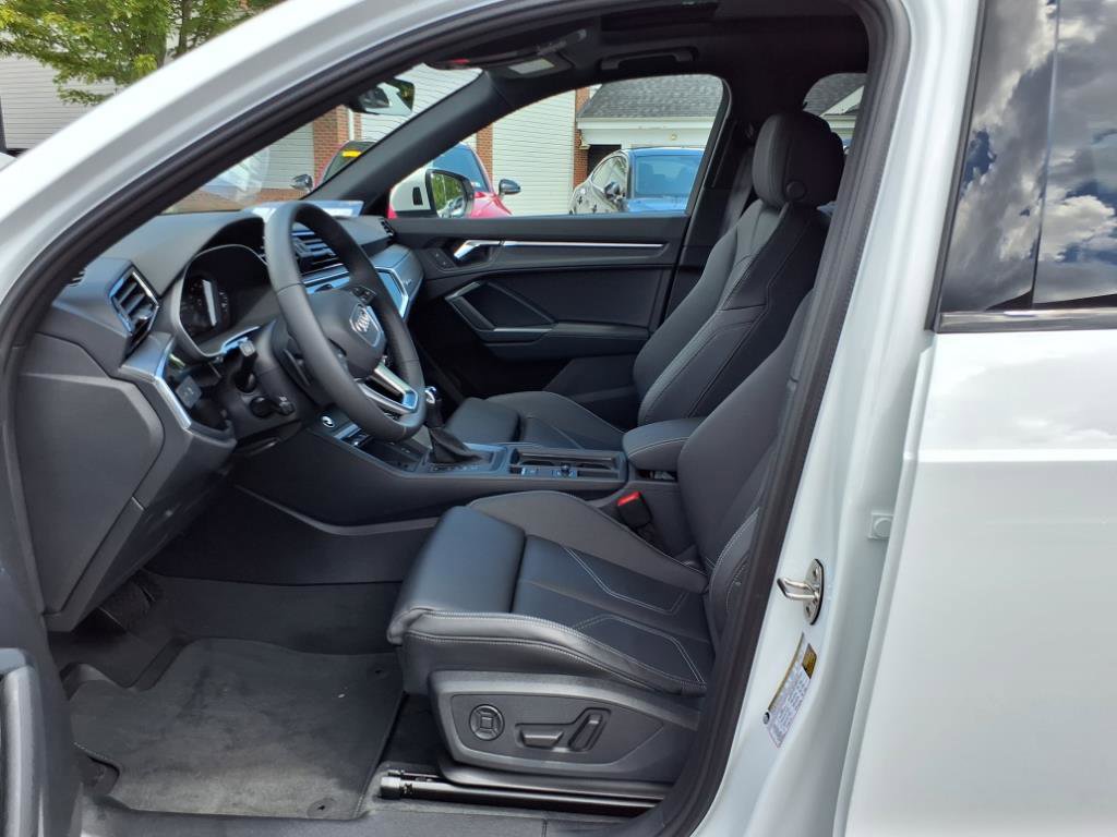New 2025 Audi Q3 2.0T Premium image 10