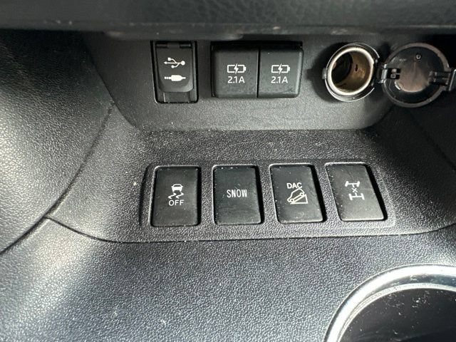 Used 2019 Toyota Highlander XLE AWD/4WD image 11